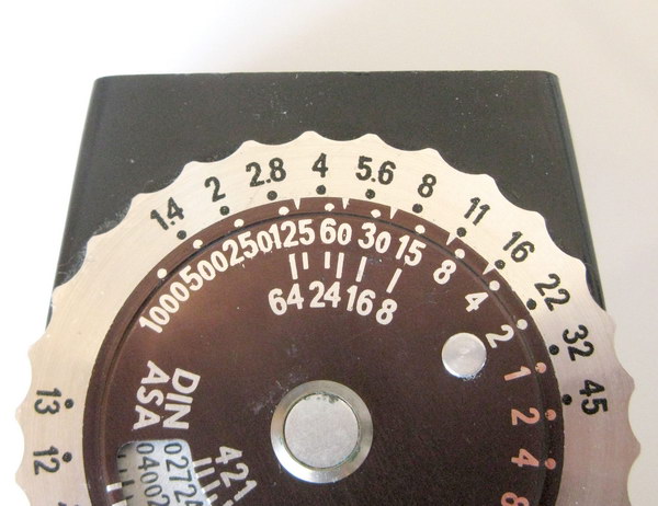 Learn how to operate your old light meter | Diy Photography Stuff